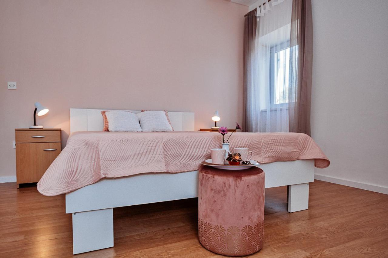 Rooms Emilija Božava Buitenkant foto