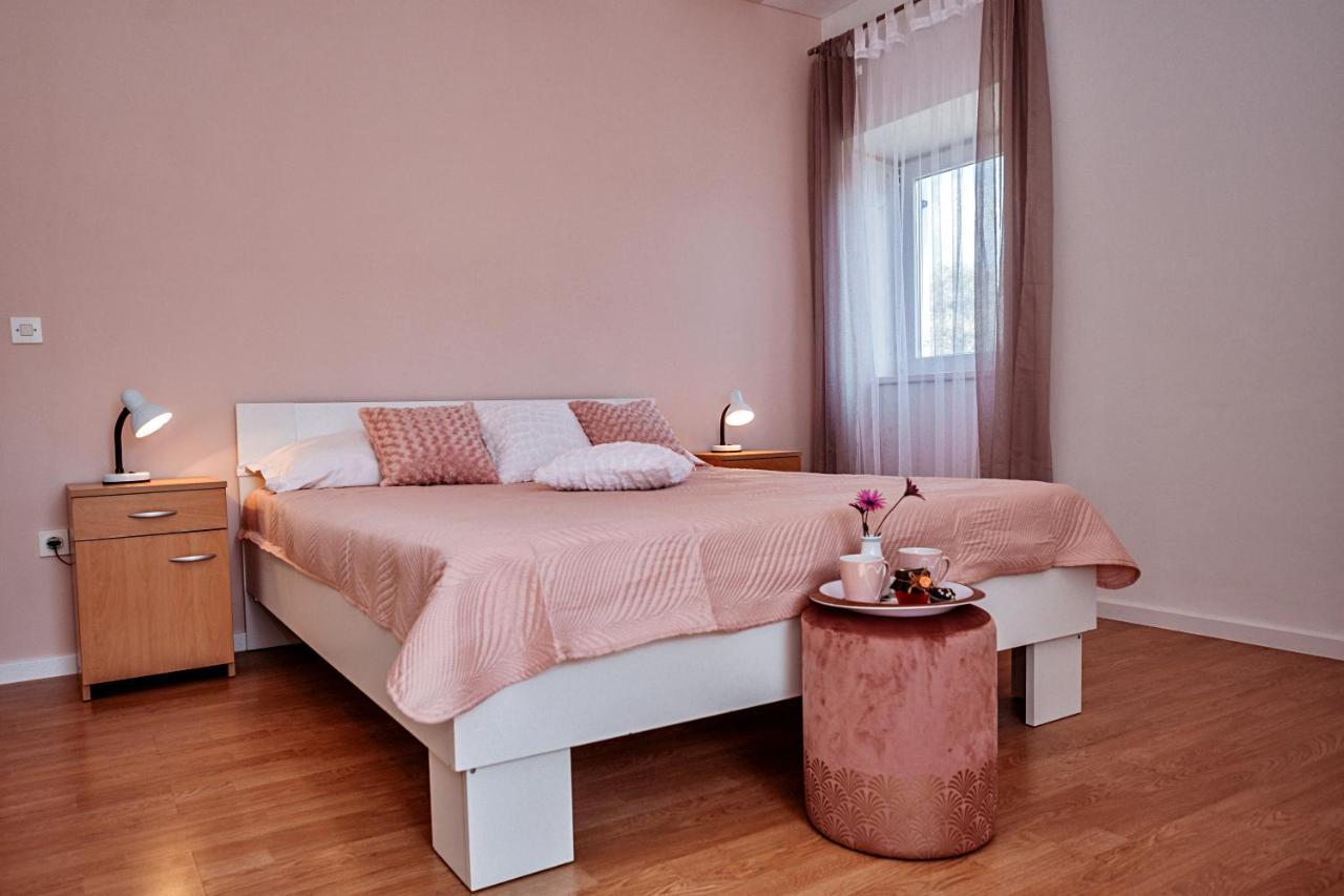 Rooms Emilija Božava Buitenkant foto