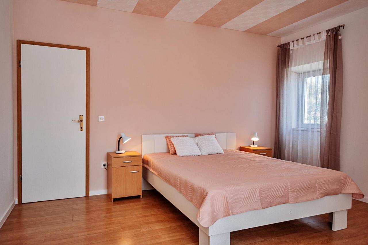 Rooms Emilija Božava Buitenkant foto